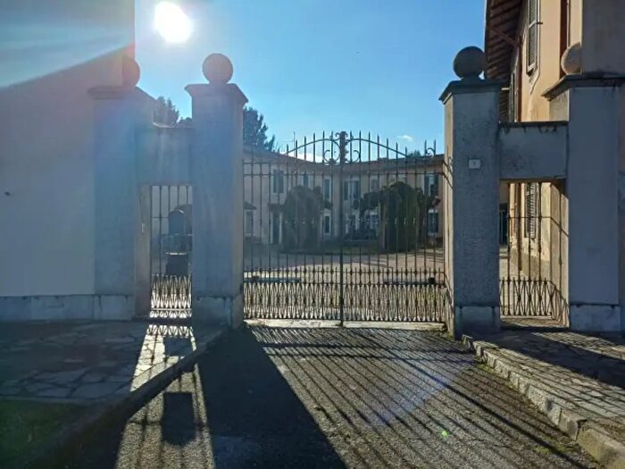 Appartamento trilocale in vendita in Piazza Giovanni Gualdoni, Cuggiono