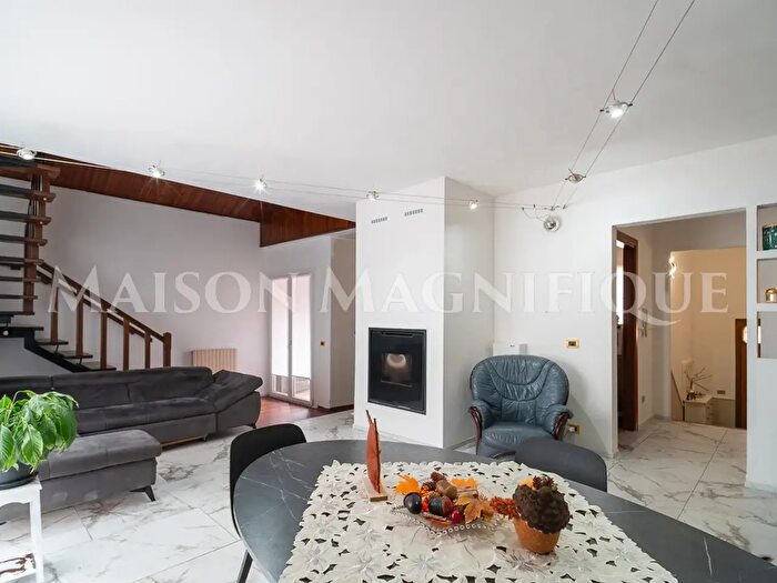 Casa con 7 locali in vendita in Via della Libertà, Tresignana
