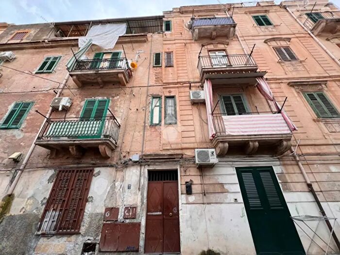 Appartamento quadrilocale in vendita in Via Bernardo Cabrera, Palermo