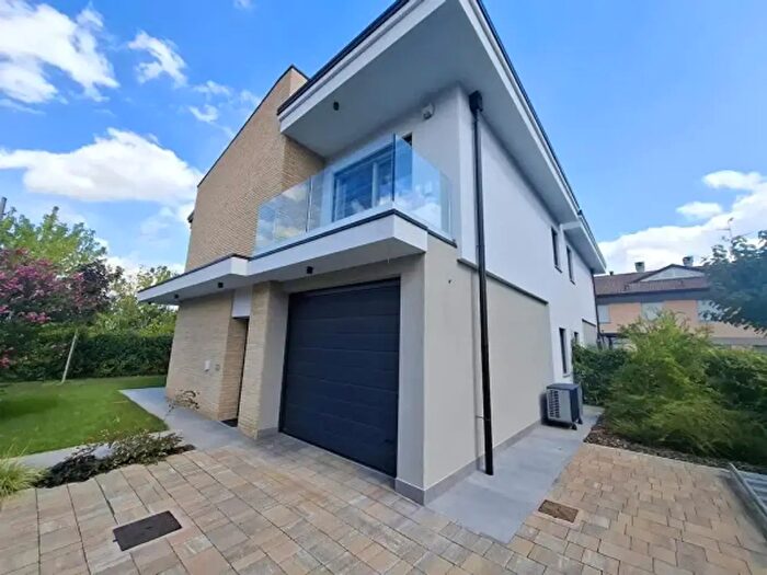 Casa quadrilocale in vendita in Via La Spezia, Parma