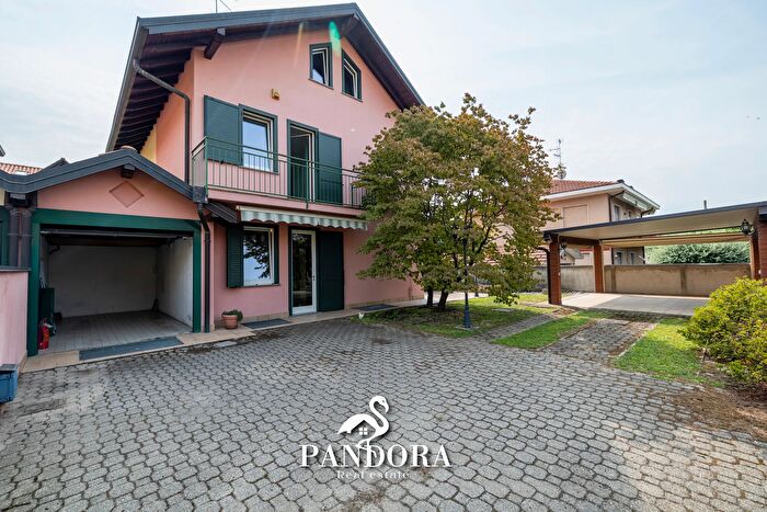 Casa con 6 locali in vendita in Via Rogorazza d, Cardano Al Campo