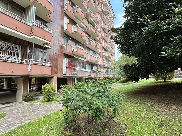 Appartamento quadrilocale in vendita in Via Maniago, Milano
