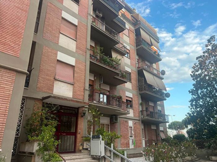Appartamento trilocale in affitto in Via Silvestri, Pisana Bravetta, Roma