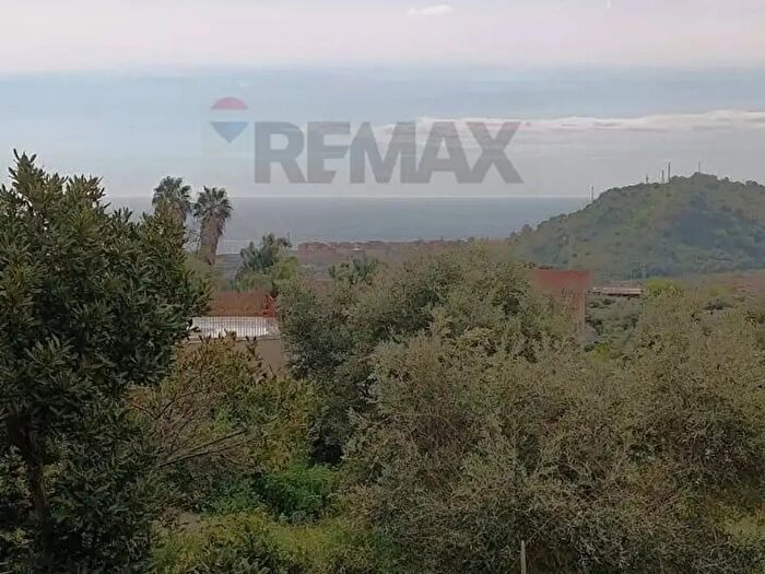 Casa quadrilocale in vendita in Via Botte, Savoca