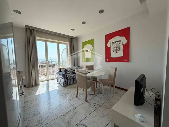 Appartamento bilocale in affitto in Via San Giacomo, Napoli