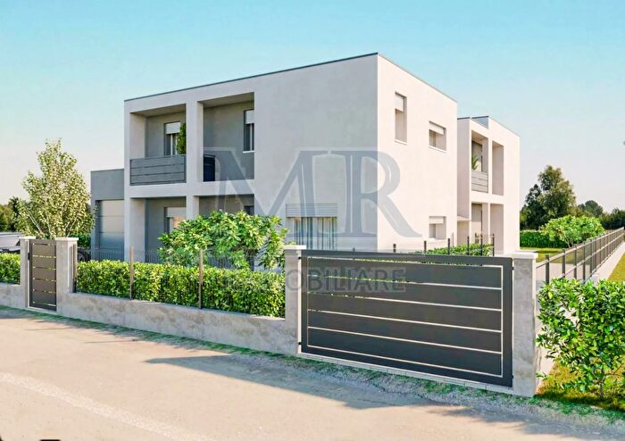 Casa con 6 locali in vendita in Via Toscanini, Abano Terme