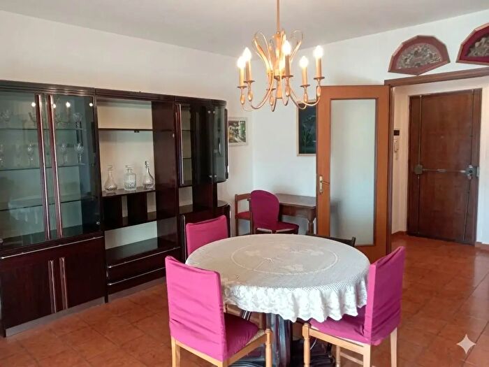 Appartamento trilocale in vendita in Via Pescosolido, Roma