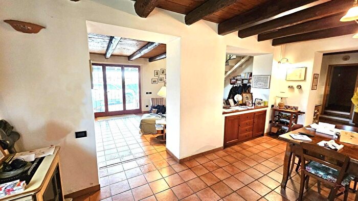 Casa con 6 locali in vendita in Sirolo