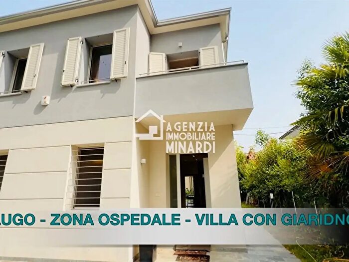 Casa con 5 locali in vendita in Viale Dante, Lugo