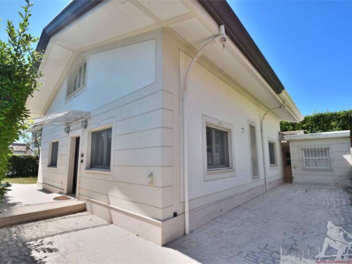 Casa con 6 locali in affitto in Centro, Forte dei Marmi