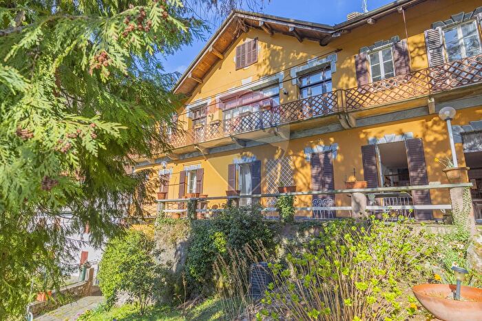 Casa con 15 locali in vendita in Cannobio