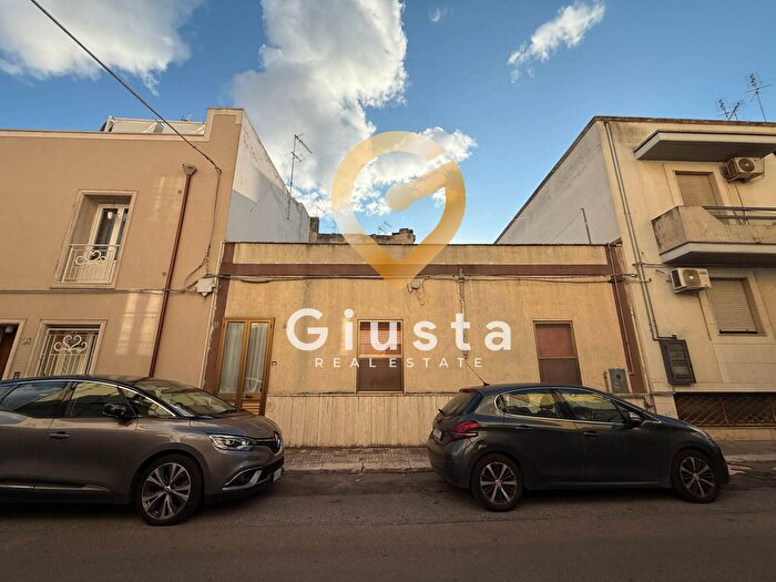 Casa trilocale in vendita in Via Monte San Michele, Brindisi