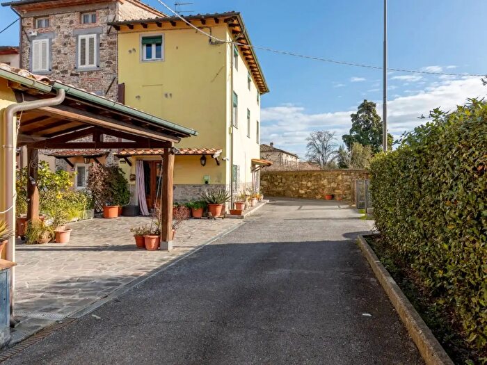 Casa con 5 locali in vendita in Via della Chiesa, Capannori
