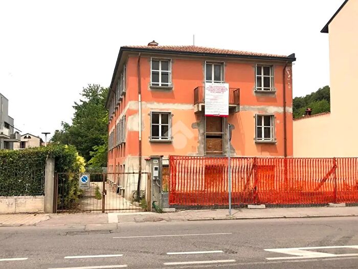 Appartamento trilocale in vendita in Via del Giordano, Cremona