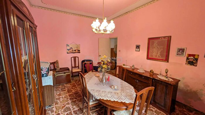 Casa con 8 locali in vendita in Via Rizza, Floridia