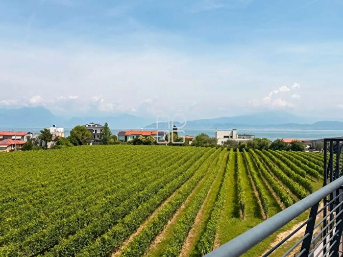 Appartamento trilocale in vendita in Località Vecchi, Peschiera Del Garda