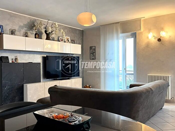 Appartamento trilocale in vendita in Via Sant' Eufemia, Paruzzaro