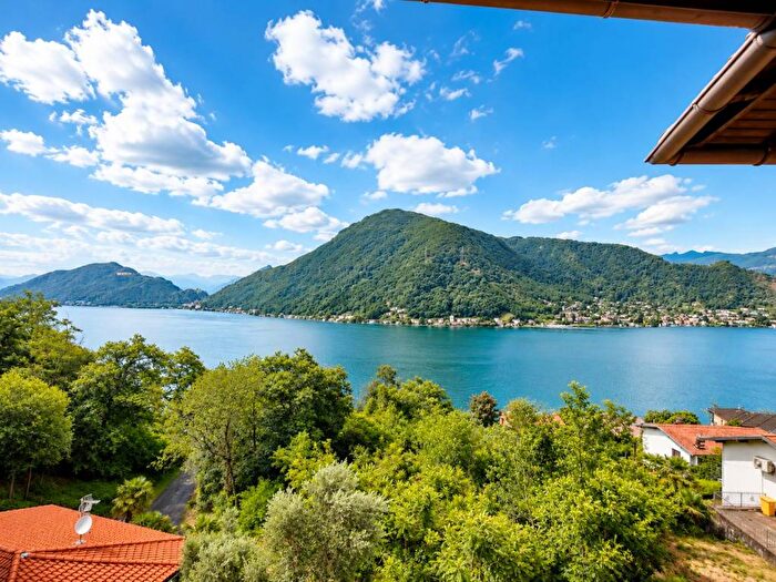 Appartamento monolocale in affitto in Via Varese, Brusimpiano