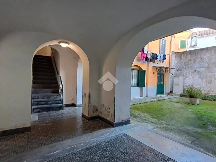 Appartamento quadrilocale in vendita in Via Raffaele Baldi, Cava De Tirreni