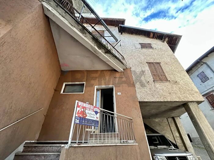 Case in Vendita e in Affitto - 2