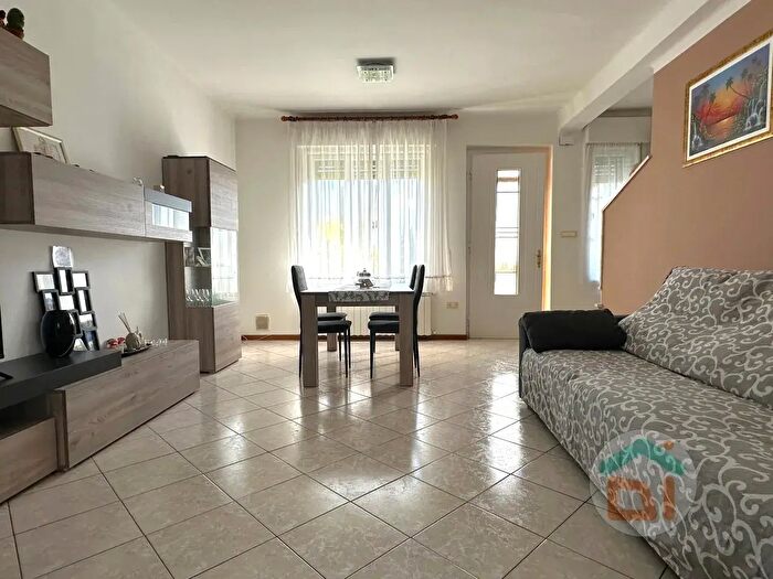 Casa trilocale in vendita in Via Giacomo Vittori, Sagrado