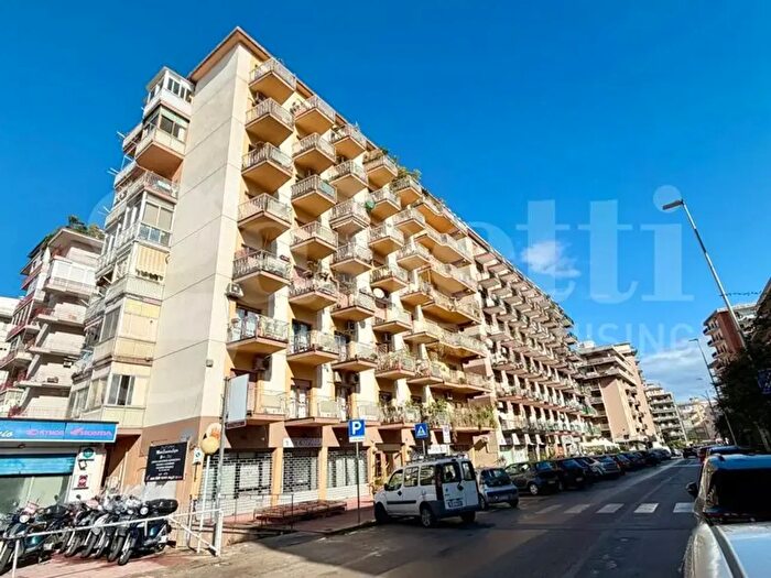 Appartamento trilocale in vendita in Via Mongerbino, Palermo