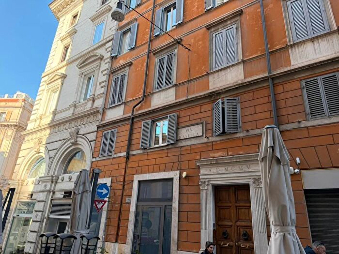 Appartamento monolocale in affitto in Via Rasella, Barberini, Roma