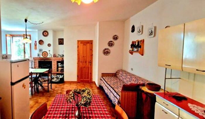 Appartamento trilocale in vendita in Località Casale, Lizzano In Belvedere