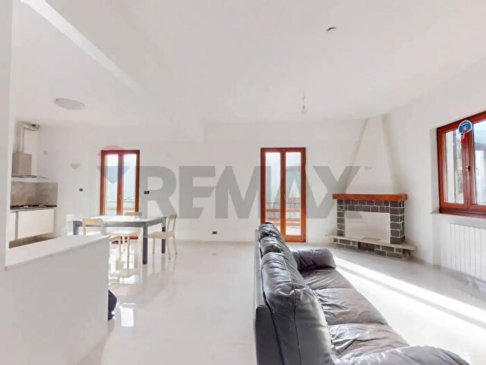 Casa con 6 locali in vendita in Via Paravanico, Ceranesi