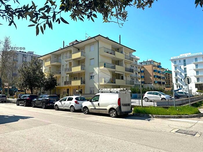 Appartamento trilocale in vendita in Viale Bernini, Cesenatico