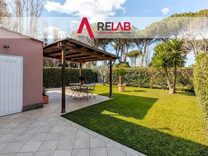 Appartamento trilocale in vendita in Via Acusilao, Roma