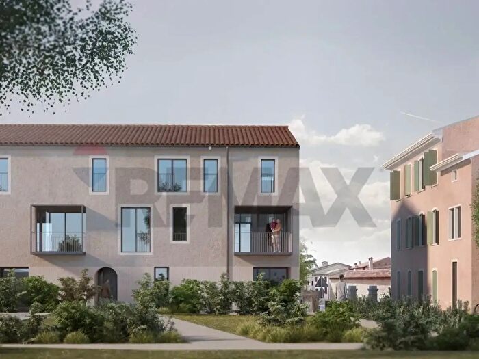 Appartamento quadrilocale in vendita in Via Fiera, Castelnuovo Del Garda