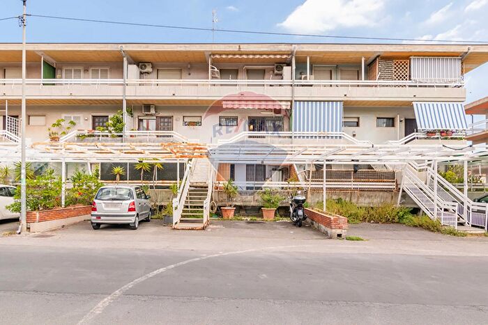 Appartamento con 5 locali in vendita in Via Vampolieri a, Aci Castello