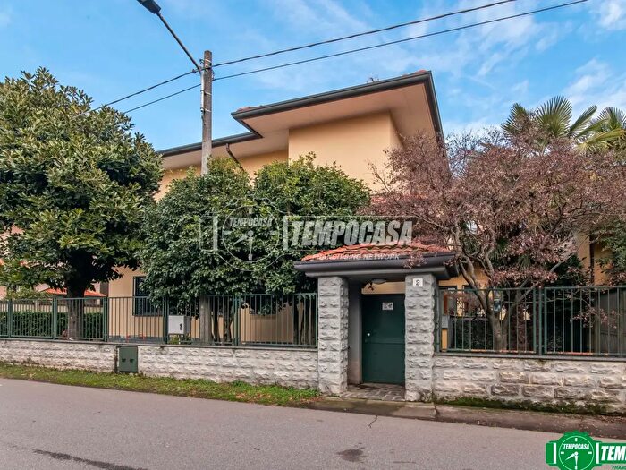 Appartamento trilocale in vendita in Via Zara, Canegrate