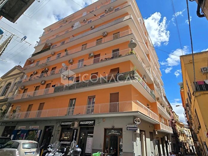 Appartamento trilocale in vendita in Via Fonseca, Napoli