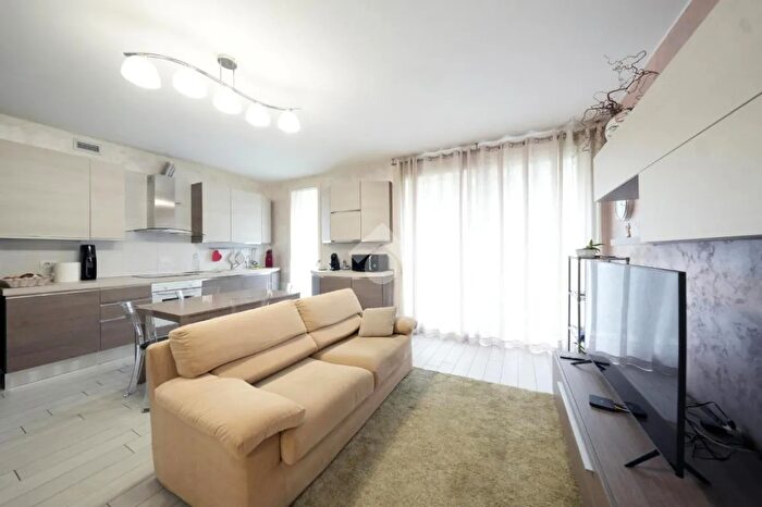 Appartamento quadrilocale in vendita in Via Ampelio Pessina, Biassono