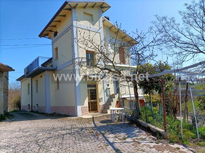 Appartamento con 6 locali in vendita in Strada del Boncio, Pesaro