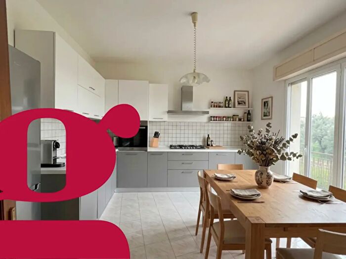 Appartamento con 5 locali in vendita in Via Chiusa, Osimo