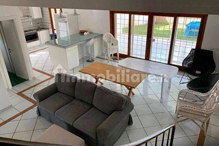 Casa con 5 locali in affitto in Via Francavilla al Mare, Fregene, Fiumicino
