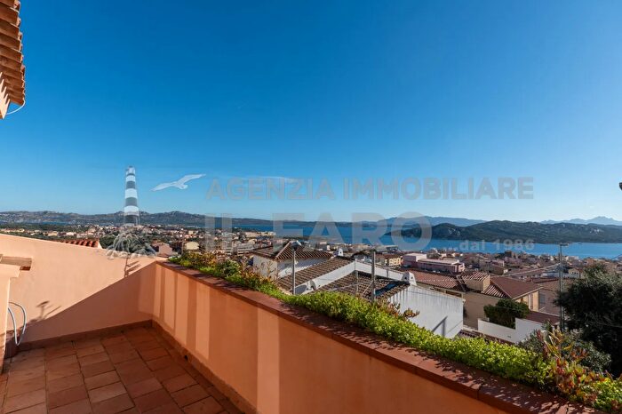 Appartamento con 5 locali in vendita in Via Suor Gotteland, La Maddalena