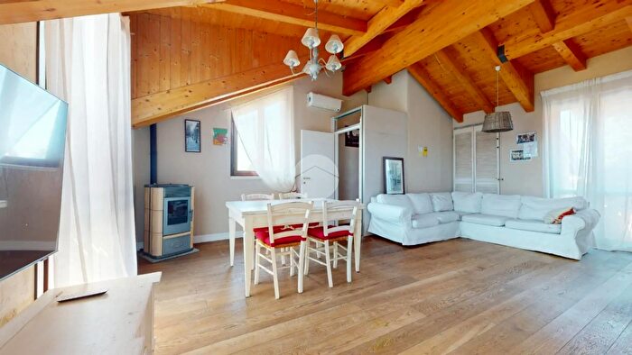 Appartamento trilocale in vendita in Via Cadore, Seregno