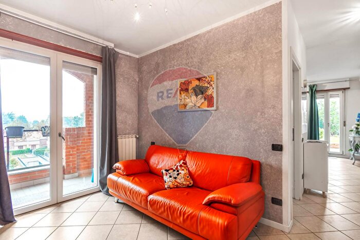 Appartamento quadrilocale in vendita in Piazza Eugenio Montale, Gorla Minore