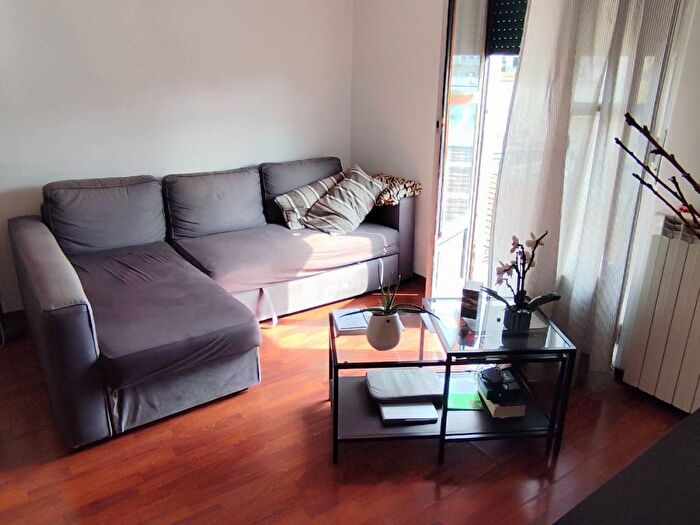 Appartamento trilocale in affitto in Alzaia Naviglio Grande, Navigli Darsena, Milano