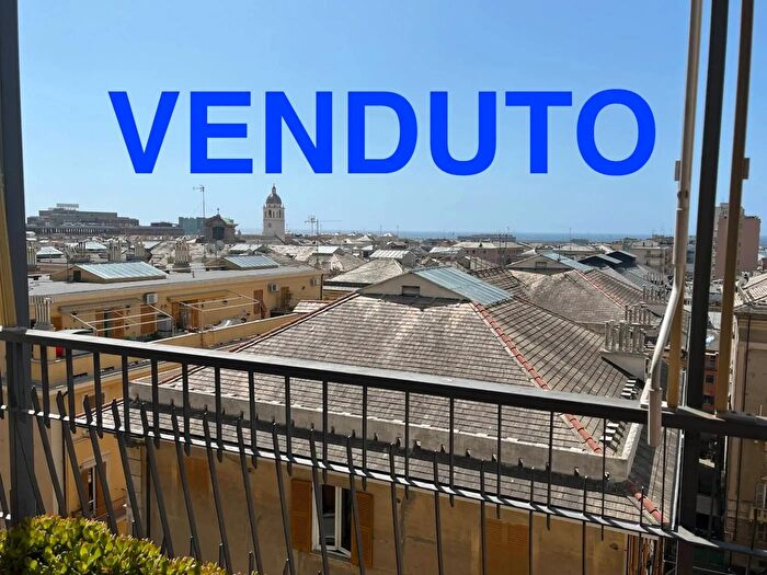 Appartamento con 5 locali in vendita in Via Casimiro Corradi Genova, Genova