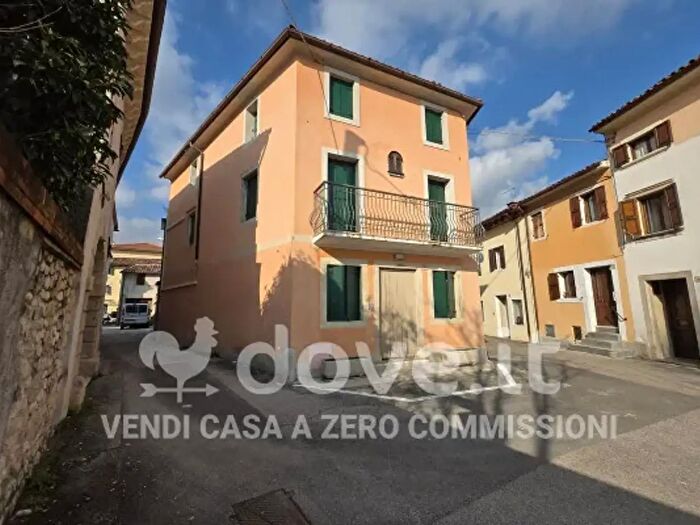 Casa con 6 locali in vendita in Via Scossore, Vittorio Veneto