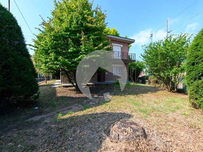 Casa con 12 locali in vendita in Via Matilde di Canossa, San Polo DEnza