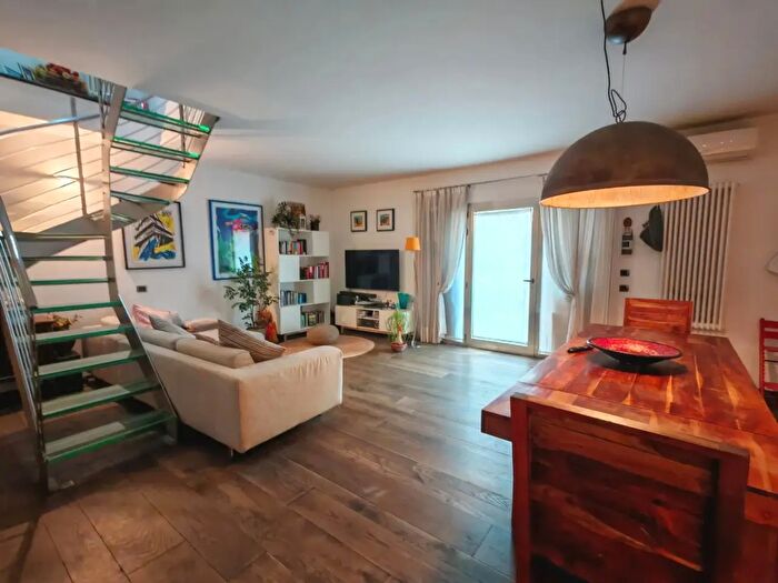 Casa trilocale in vendita in Via delle Badie, Prato