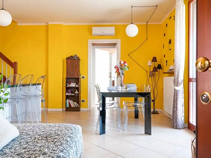 Appartamento quadrilocale in vendita in Strada Valle, Voghera