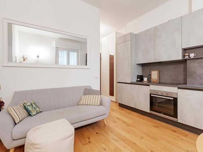 Appartamento monolocale in affitto in Via Disciplini, Carrobbio, Milano