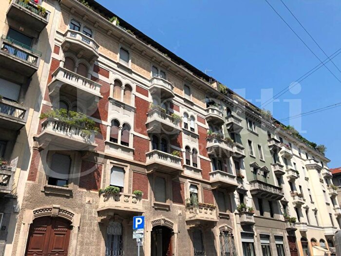 Appartamento bilocale in affitto in Via Giuseppe Compagnoni, Plebisciti Susa, Milano